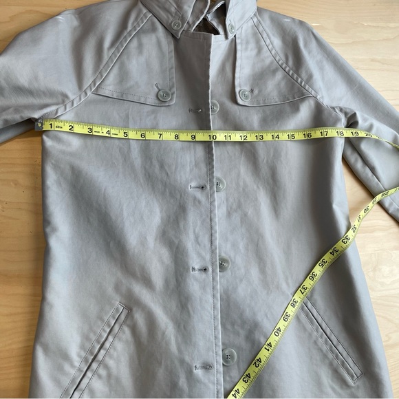 Isaac Mizrahi Live Rain Coat Size XS Grey w Reptile Print Lining Removable Hood - Picture 11 of 13